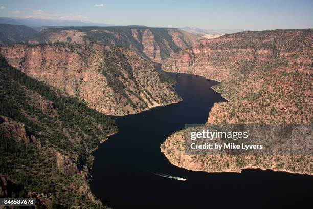 boating in flaming gorge - flaming gorge reservoir stock pictures, royalty-free photos & images