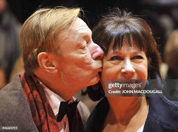German actor Otto Sander kisses his wife Monika Hansen on the red carpet ahead of the premiere of the film "The International" by German director Tom...