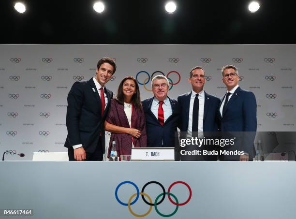 Tony Estanguet, Anne Hidalgo, Thomas Bach, Eric Garrcetti and Casey Wasserman pose for pictures during a joint press conference between IOC, Paris...