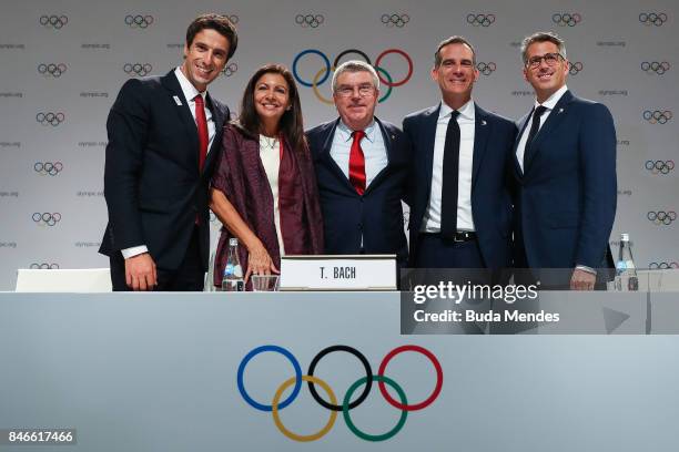 Tony Estanguet, Anne Hidalgo, Thomas Bach, Eric Garcetti and Casey Wasserman pose for pictures during a joint press conference between IOC, Paris...