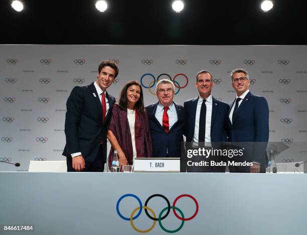 Tony Estanguet, Anne Hidalgo, Thomas Bach, Eric Garcetti and Casey Wasserman pose for pictures during a joint press conference between IOC, Paris...