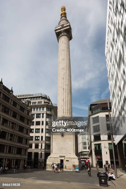 monumento al grande incendio di londra - stazione di monument londra foto e immagini stock