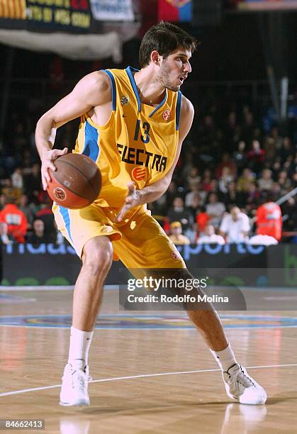 Omri Casspi, #13 of Maccabi Electra in action during the Euroleague Basketball Last 16 Game 2 match between Regal FC Barcelona v Maccabi Electra Tel...