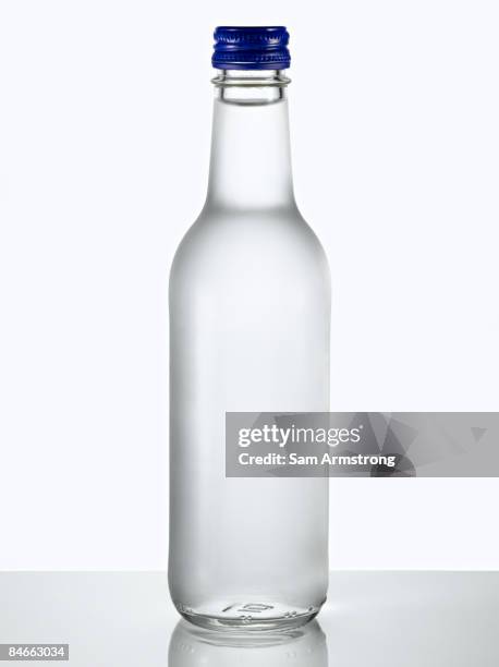 glass bottle of water. - sports bottle stock-fotos und bilder