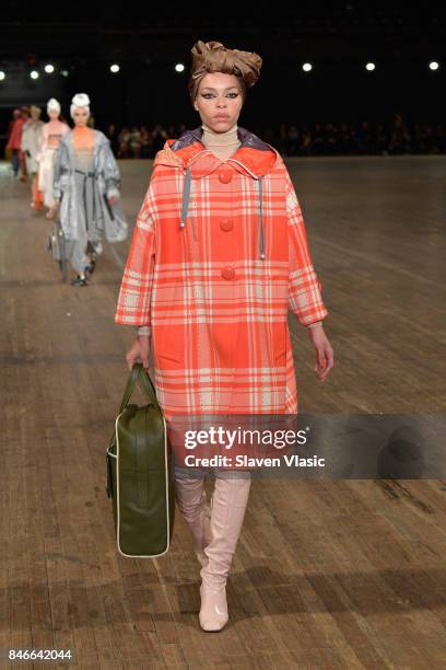 Carissa Pinkston walks the runway for Marc Jacobs SS18 fashion show during New York Fashion Week at Park Avenue Armory on September 13, 2017 in New...