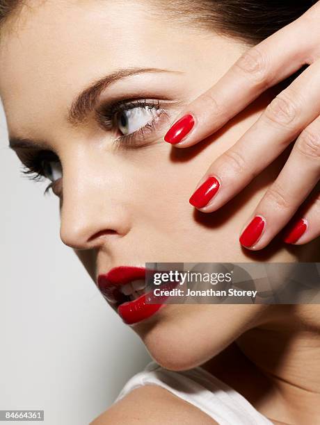 red lips and nails profile - red nail polish stockfoto's en -beelden