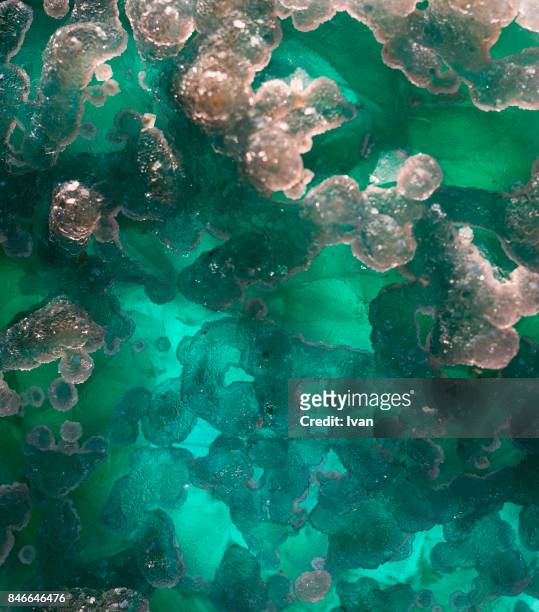 full frame of green amethyst mineral - halfedelsteen stockfoto's en -beelden