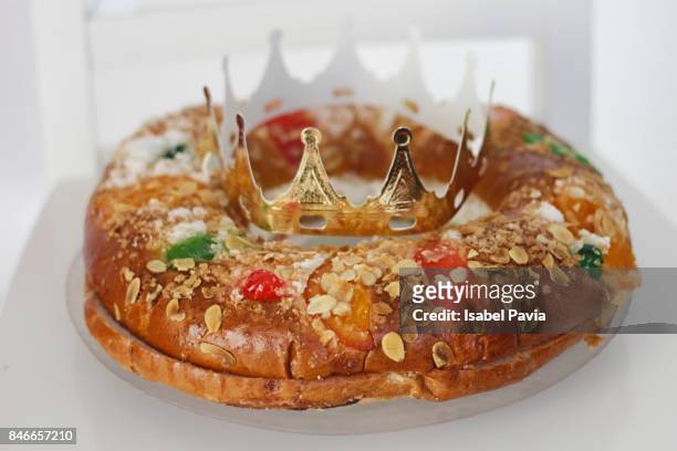 epiphany king's cake - roscon de reyes stockfoto's en -beelden