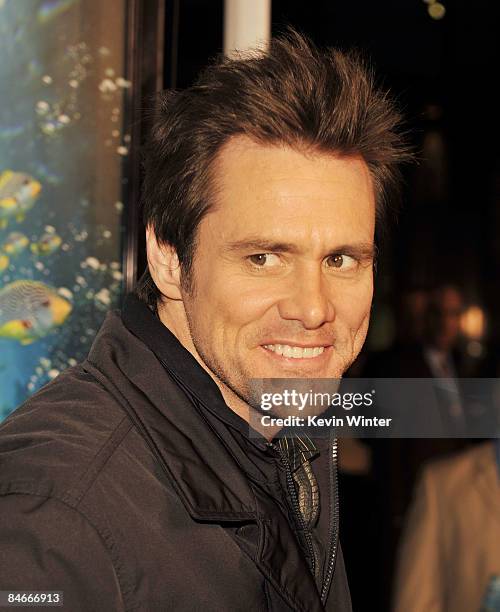 Actor Jim Carrey arrives at the premiere Warner Bros.' "Under The Sea 3D" at the California Science Center IMAX Theater on February 5, 2009 in Los...