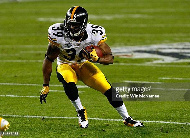 Willie Parker of the Pittsburgh Steelers runs the ball against the Arizona Cardinals during Super Bowl XLIII on February 1, 2009 at Raymond James...