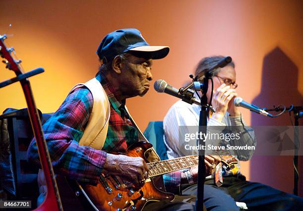 Gig Performance Harmonica Frank Photos and Premium High Res Pictures - Getty Images