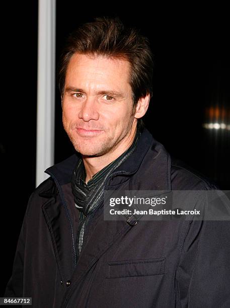 Actor Jim Carrey arrives at the Los Angeles premiere of "Under The Sea 3-D" at the California Science Center on February 5, 2009 in Los Angeles,...