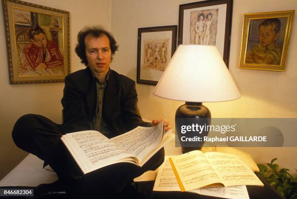 Portrait session of French pianist Georges Pludermacher on December 18, 1989 in France.