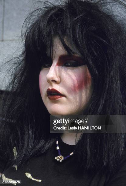 Ramona, 19 ans, jeune fille punk sur King's Road en juillet 1979 a Londres, Royaume-Uni.