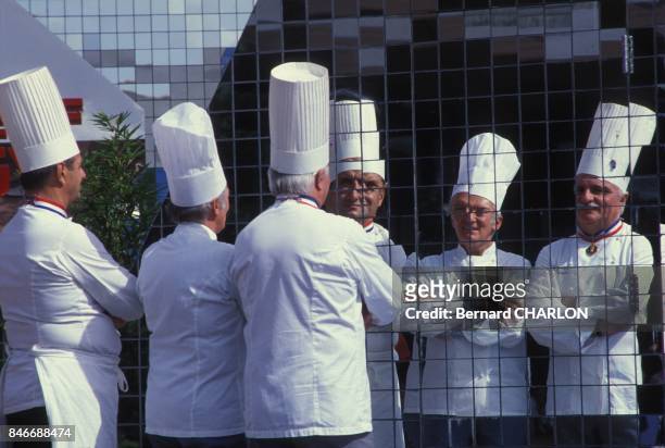 Les grands chefs cuisniers francais, Paul Bocuse, Gaston Lenotre et Roger Verge, representent la France a l'Epcot Center le 21 octobre 1982 a...