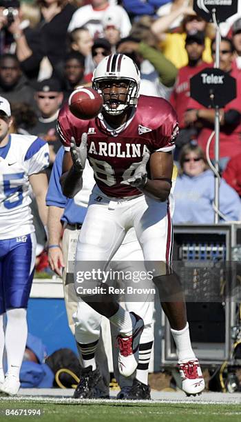 South Carolina's Jared Cook makes a reception against Middle Tennessee State at Williams-Brice Stadium in Columbia, South Carolina on November 18,...