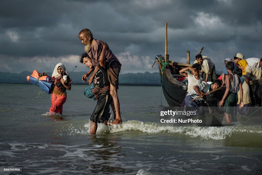 Rohingya Refugees Flood Into Bangladesh