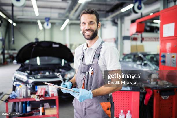 listo para ayuda le - car mechanic fotografías e imágenes de stock