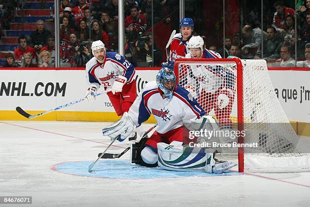 Roberto Luongo of the Western Conference All-Stars defends the net during the 2009 NHL All-Star game at the Bell Centre on January 25, 2009 in...