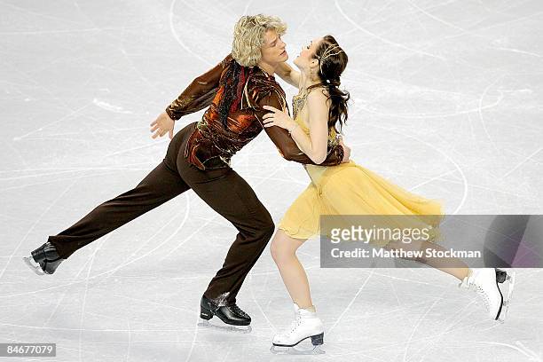 Meryl Davis and Charlie White of the United States skate in the Dance Free Skate during the ISU Four Continents Figure Skating Championships at...