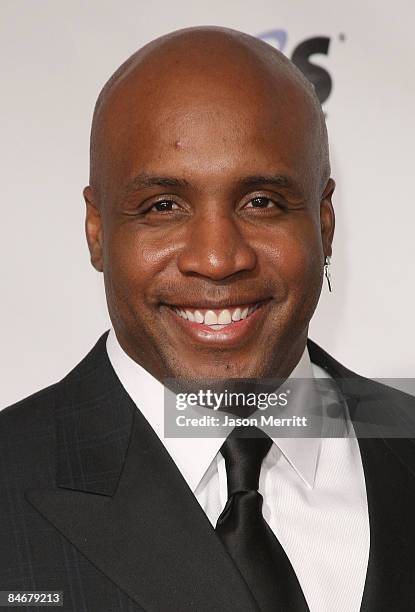 Major League Baseball player Barry Bonds arrives at the 2009 MusiCares Person of the Year Tribute to Neil Diamond at the Los Angeles Convention...