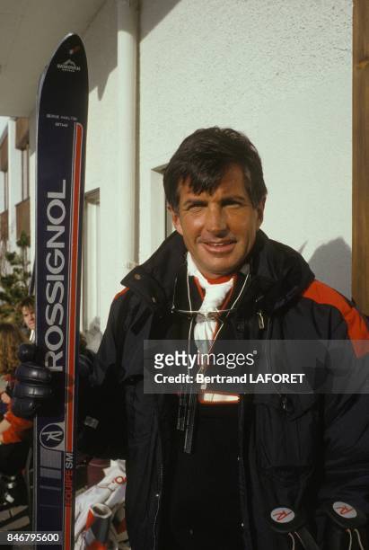 Le comedien George Hamilton aux sports d'hiver le 26 decembre 1983 a Gstaad, Suisse.