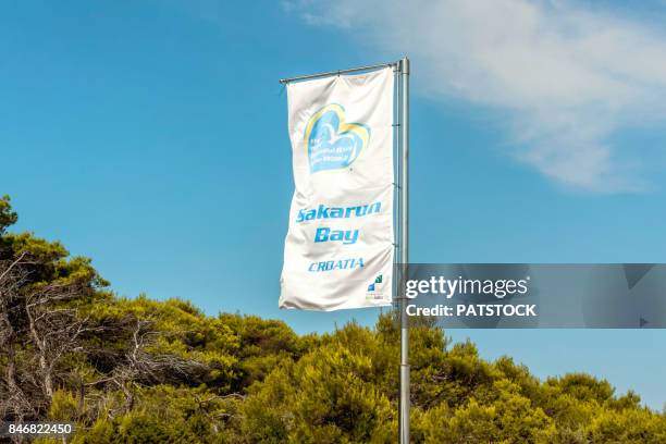 sakarun beach flag - sakarun bildbanksfoton och bilder