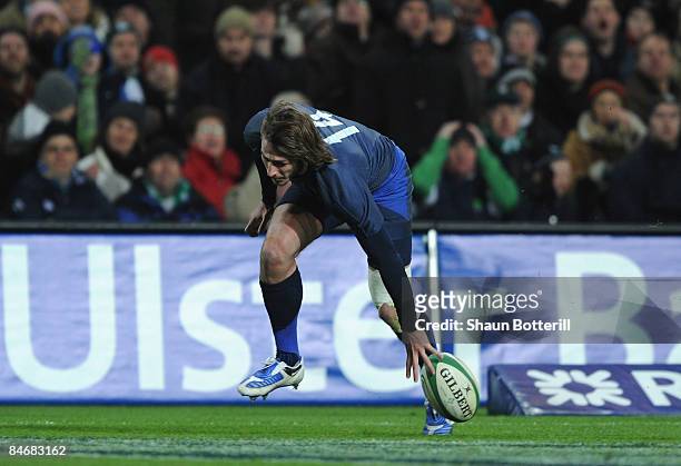 Maxime Medard of France scores a try during the RBS 6 Nations Championship match between Ireland and France at Croke Park on February 7, 2009 in...