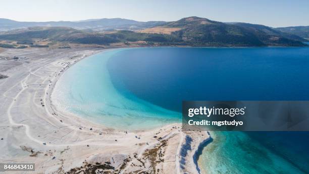 fotografia della vista aerea del lago salda burdur in turchia - clay foto e immagini stock