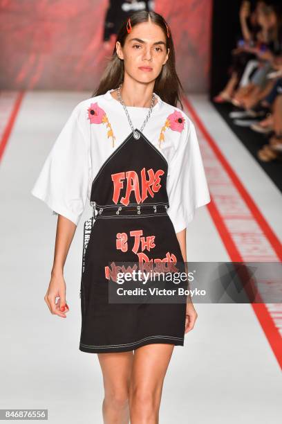 Model walks the runway at the DB Berdan show during Mercedes-Benz Istanbul Fashion Week September 2017 at Zorlu Center on September 14, 2017 in...