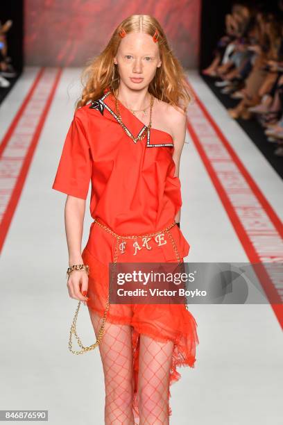 Model walks the runway at the DB Berdan show during Mercedes-Benz Istanbul Fashion Week September 2017 at Zorlu Center on September 14, 2017 in...