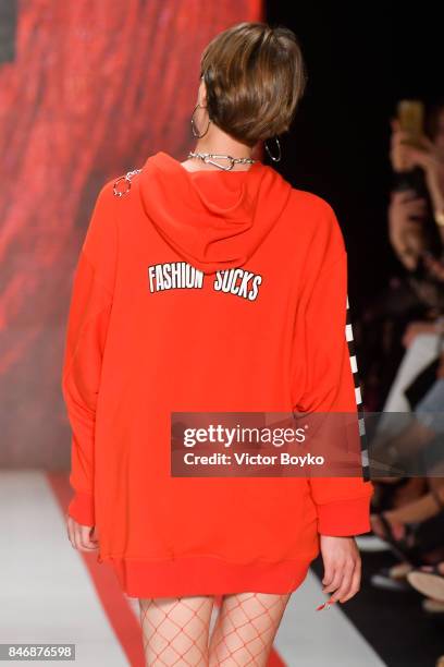 Model walks the runway at the DB Berdan show during Mercedes-Benz Istanbul Fashion Week September 2017 at Zorlu Center on September 14, 2017 in...