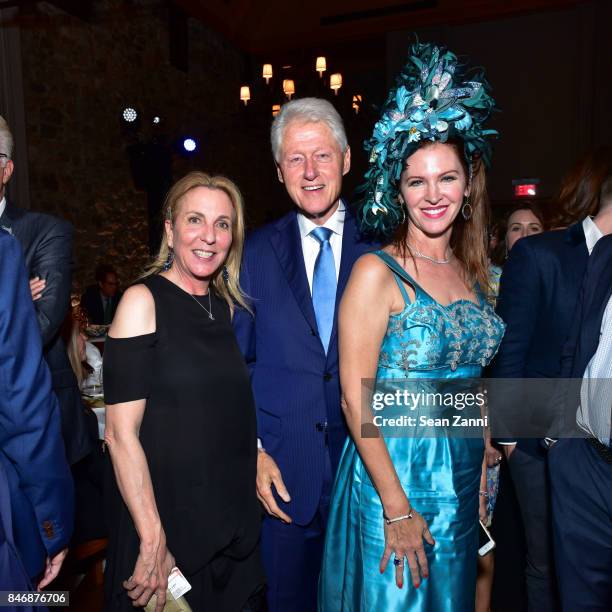 Susan Rockefeller, Former U.S. President Bill Clinton and Leslie Zemeckis attend the Oceana New York Gala at Blue Hill at Stone Barns on September...