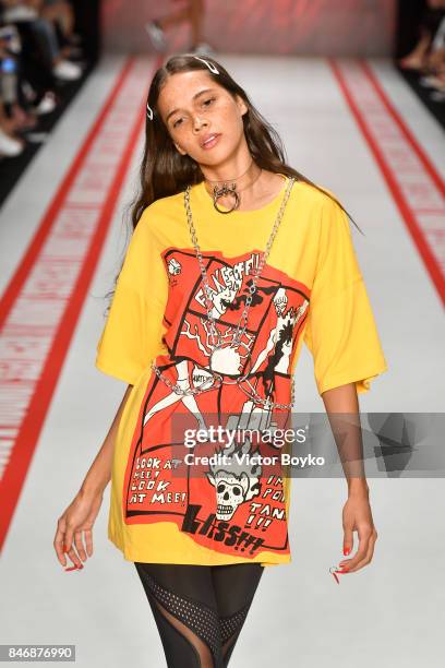 Model walks the runway at the DB Berdan show during Mercedes-Benz Istanbul Fashion Week September 2017 at Zorlu Center on September 14, 2017 in...