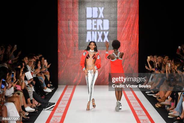 Models walk the runway at the DB Berdan show during Mercedes-Benz Istanbul Fashion Week September 2017 at Zorlu Center on September 14, 2017 in...