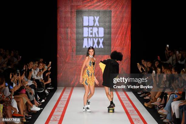 Models walk the runway at the DB Berdan show during Mercedes-Benz Istanbul Fashion Week September 2017 at Zorlu Center on September 14, 2017 in...