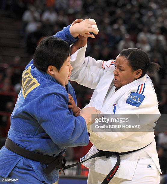 China's Wen Tong battles with France's Rebecca Ramanich on February 8, 2009 during their women preliminary round in the 78 kg category on February 8,...