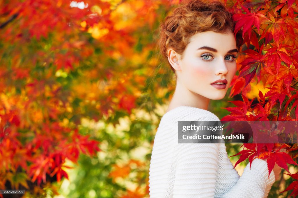 Autumn photo of beautiful girl