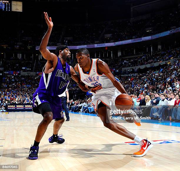 Kevin Durant of the Oklahoma City Thunder goes to the basket against John Salmons of the Sacramento Kings at the Ford Center on February 8, 2009 in...