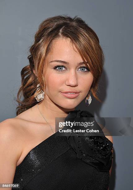 Singer Miley Cyrus arrives to the 51st Annual GRAMMY Awards held at the Staples Center on February 8, 2009 in Los Angeles, California.