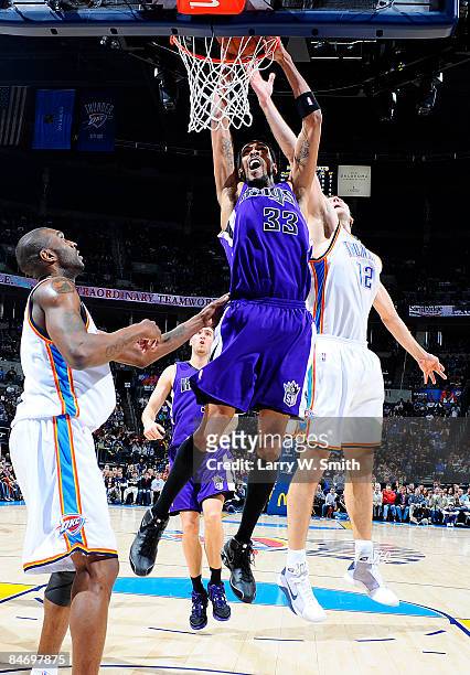 Mikki Moore of the Sacramento Kings slam dunks the ball against Nenad Krstic of the Oklahoma City Thunder at the Ford Center on February 8, 2009 in...