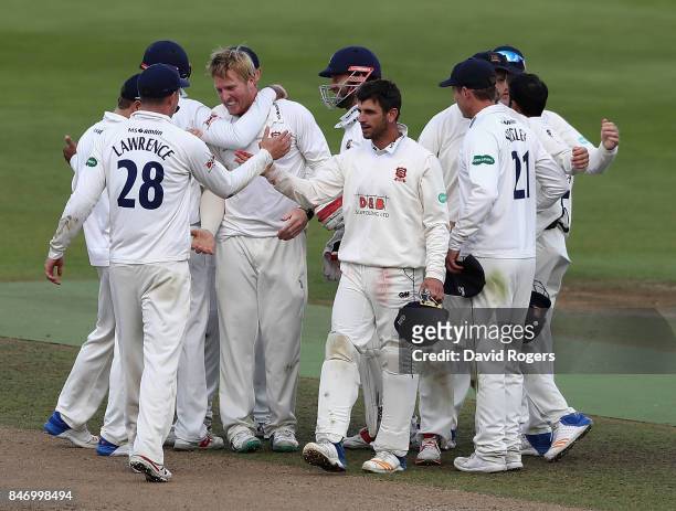 Simom Harmer of Essex celebrates with team mates after taking the final Warwckshire wicket of Henry Brookes during the victory in the Specsavers...