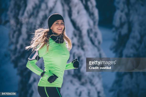 winter sport - jogging stock-fotos und bilder