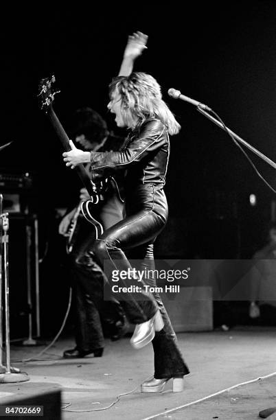 American singer, bassist and songwriter Suzi Quatro performs at Alex Cooley's Electric Ballroom on September 13, 1974 in Atlanta, Georgia.