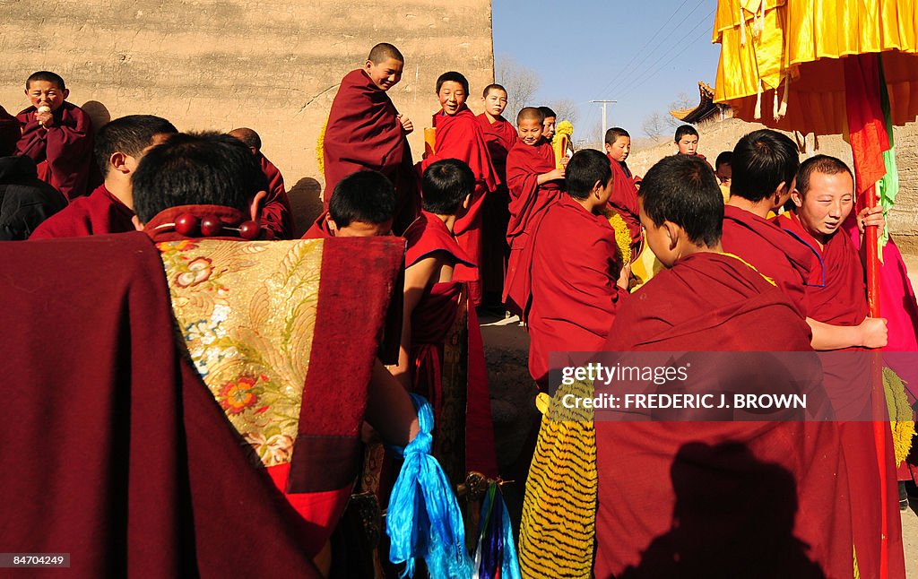 Tibetan Buddhist monks gather ahead of t