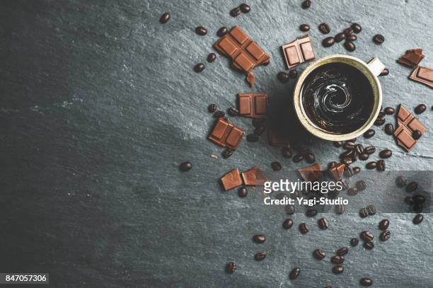 kaffee zeit  - coffee with chocolate stock-fotos und bilder