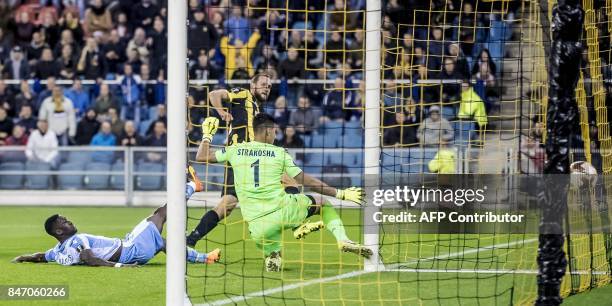 Vitesse's Tim Matavz scores a goal past Lazio's goalkeeper Thoma Strakosha during the UEFA Europa League Group K football between Vitesse Arnhem and...