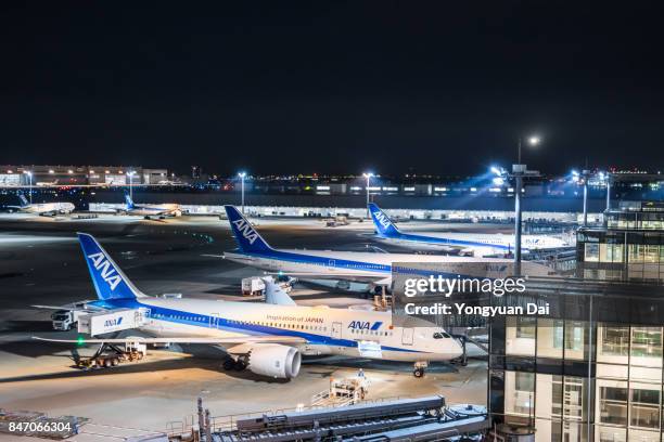 すべての日本航空飛行機羽田空港 - tokyo international airport ストックフォトと画像