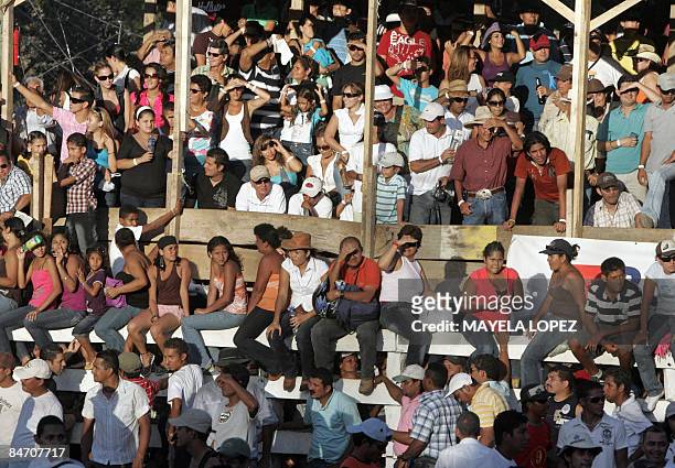 In Spanish By Ana Fernandez People watch the bull riding festival held to find out if the popular bull "Malacrianza", which has killed two people so...