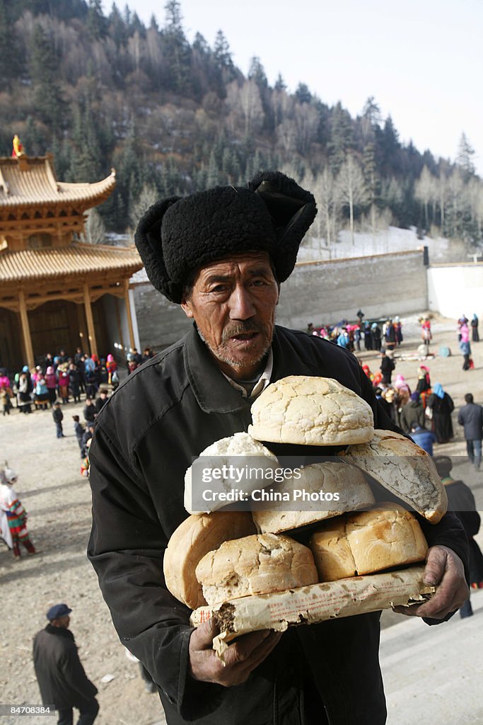 "Tiaoqian" Praying Ceremony Held To Scare Away Evil Spirits At Youning Temple